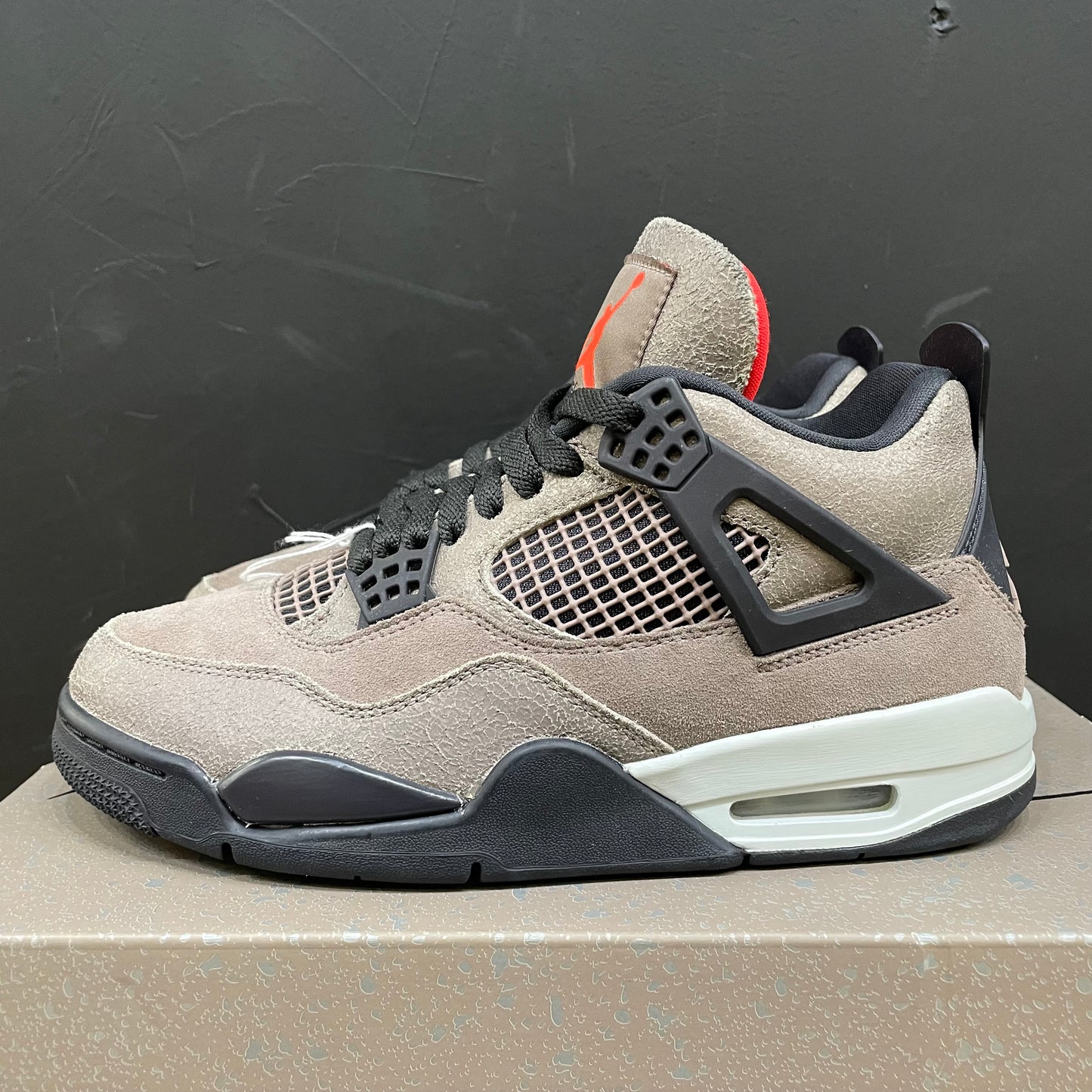 Air Jordan 4 Taupe (USED)