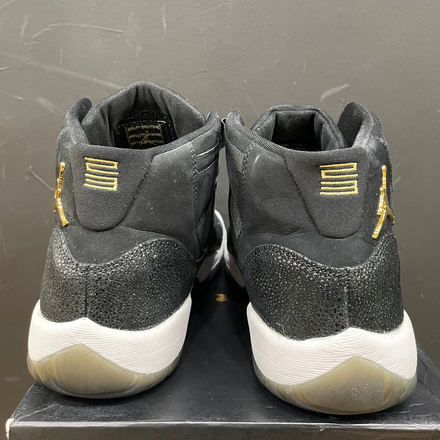 Jordan 11 Retro Heiress Black Stingray (Used)