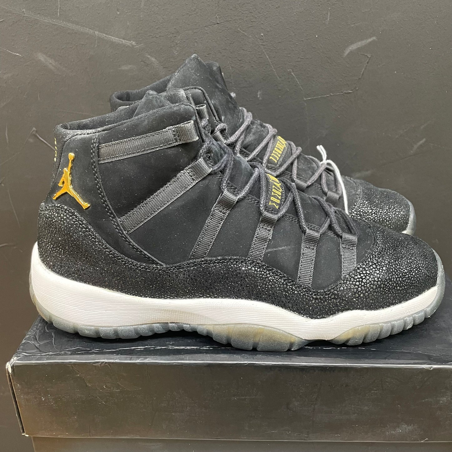 Jordan 11 Retro Heiress Black Stingray (Used)