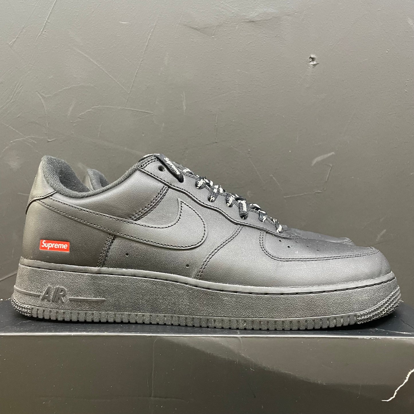 Air Force 1 Supreme (BLACK) (USED)