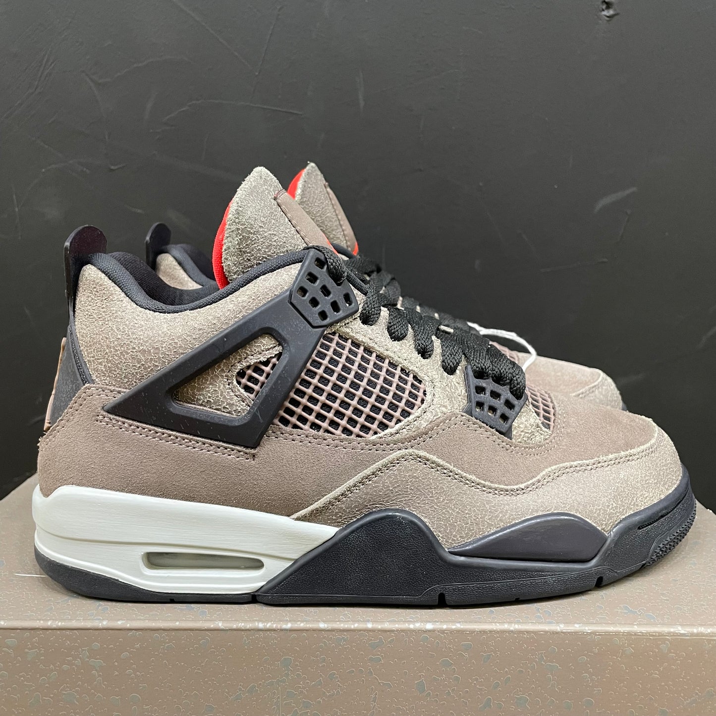 Air Jordan 4 Taupe (USED)