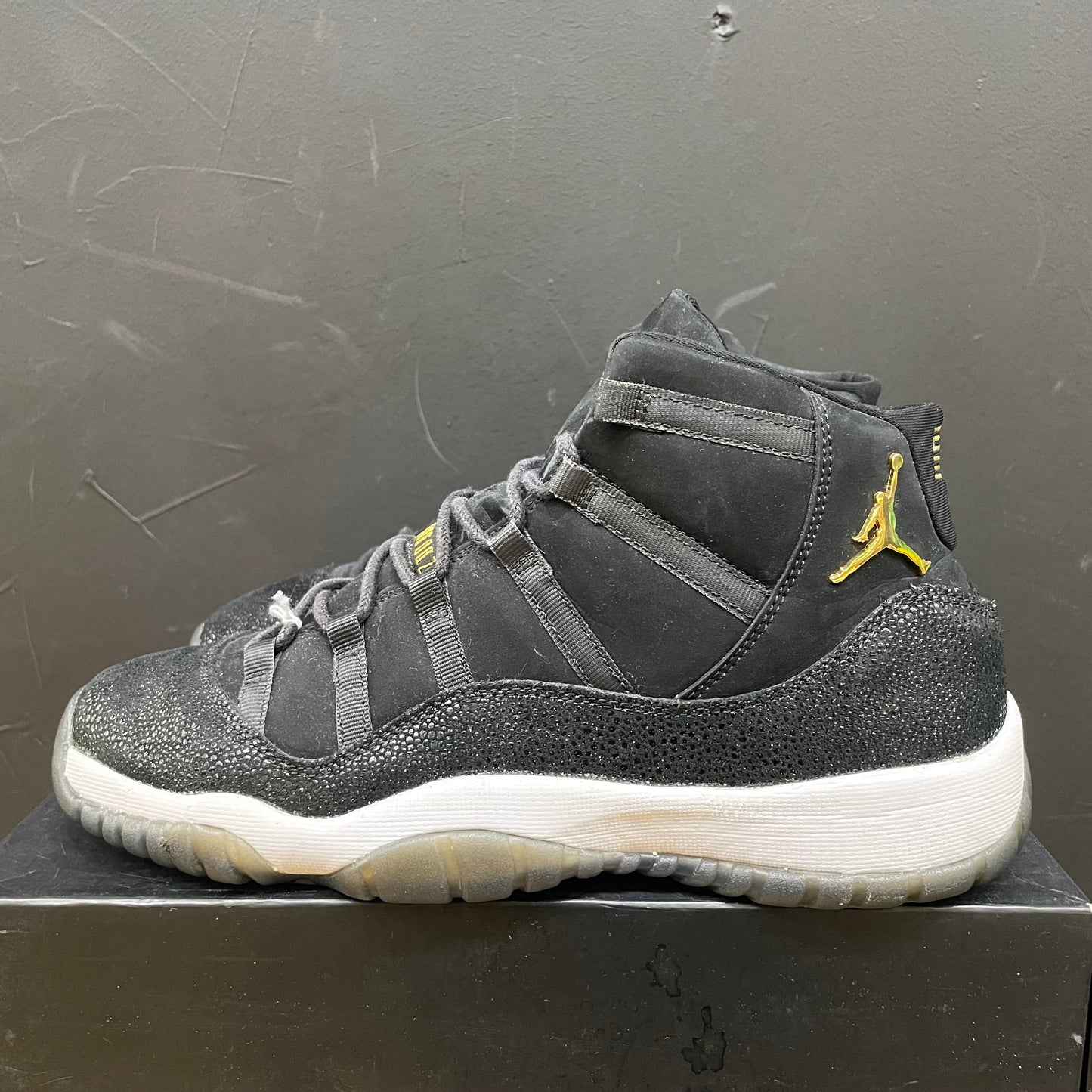 Jordan 11 Retro Heiress Black Stingray (Used)